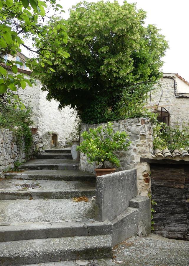 Les Vieux Murs Montfort  Exterior photo
