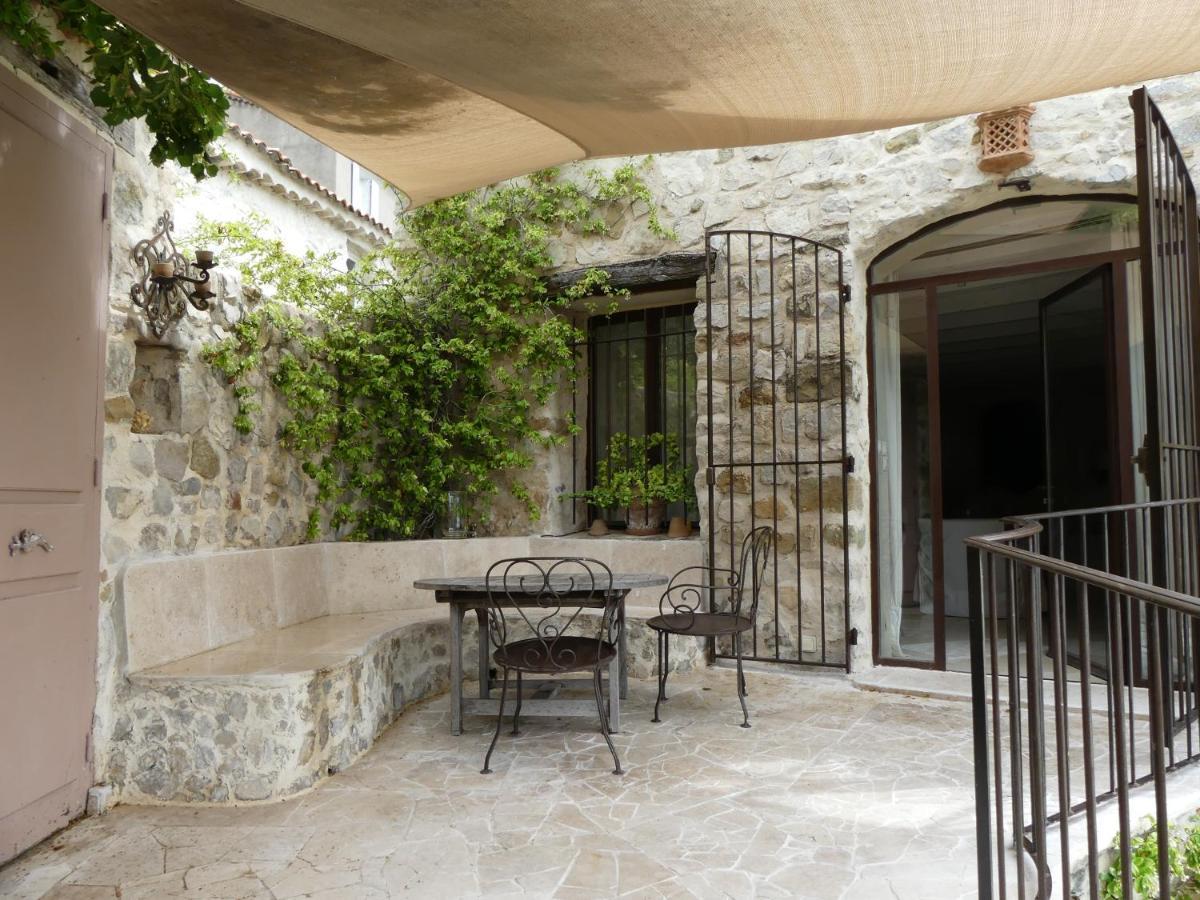 Les Vieux Murs Montfort  Exterior photo
