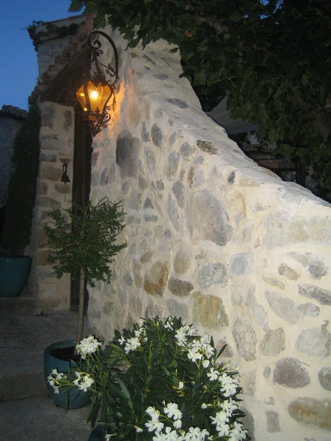Les Vieux Murs Montfort  Exterior photo